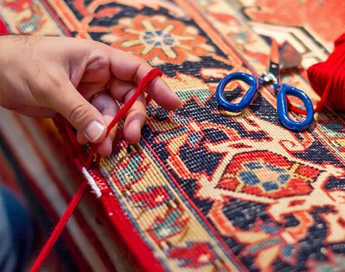 خدمات تخصصی و حرفه ای رفوی فرش در قالیشویی تخت طاووس